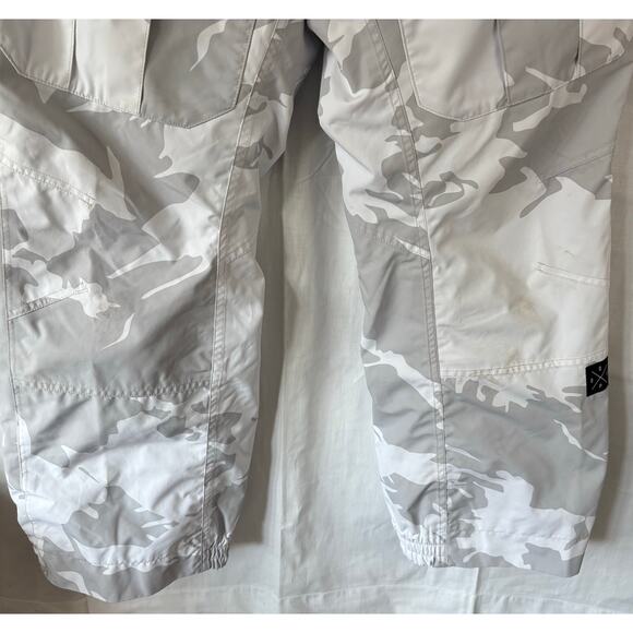 Dope Antek  Snow Snowboarding Pants Sz M Gray Camo Adjustable Insulated - Picture 7 of 8
